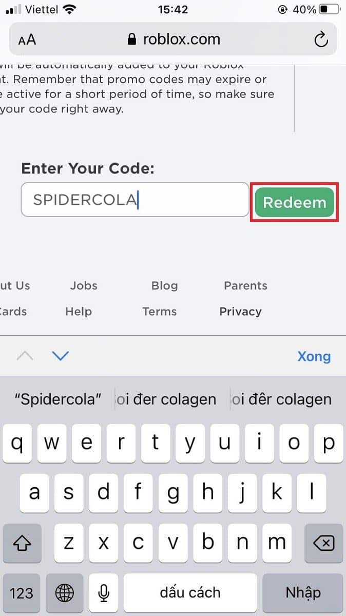 Nhập mã quà tặng Roblox vào ô Enter Your Code sau đó nhấn vào nút Redeem