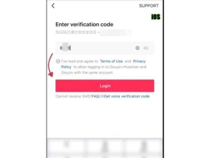 Nhập mã xác nhận và nhấn vào “Login” để hoàn tất đăng ký tài khoản Douyin