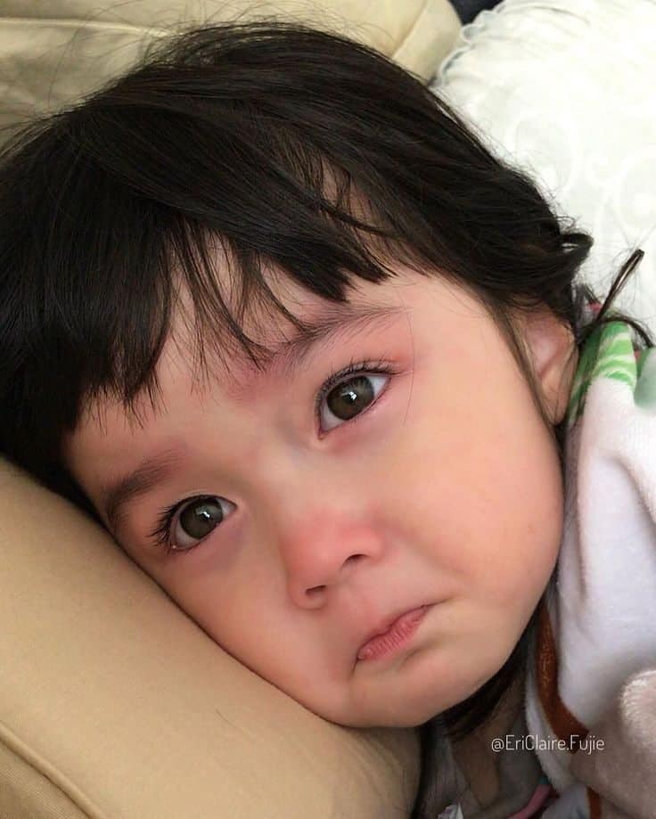Top hình ảnh em bé nằm khóc đáng yêu